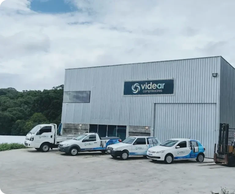 Especialistas em manutenção de compressores de ar industriais Operação técnica da Videar em ambiente industrial